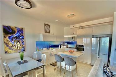 Novo apartamento, espaçoso, brilhante e tranquilo, em Kiryat Gat 