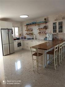 Renoveret, rummeligt, lyst og roligt sommerhus, 240 kvm, i Ashkelon