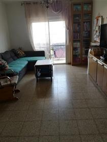 Rummelig lejlighed, 107 kvm, 4 værelser, i Pisgat Ze'ev, Jerusalem