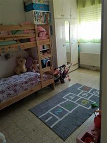 Przestronny apartament, 107 mkw, 4 pokoje, w Pisgat Ze'ev, Jerozolima