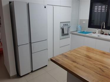 Nieuw appartement in een boetiekgebouw, 120Sqm, in Beit She'an 