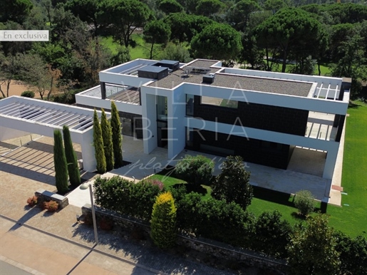 Villa de lujo con vistas al golf en Pga Catalunya Resort