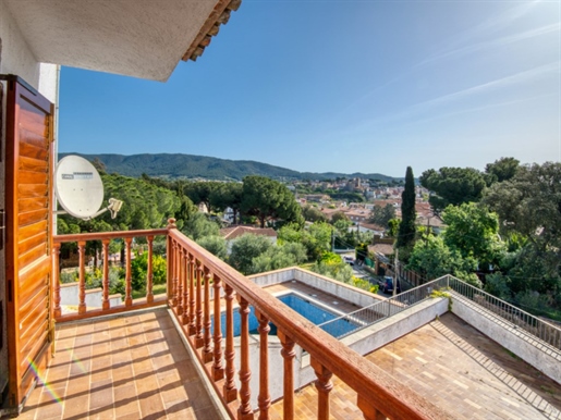 Detached house for sale in Calonge with panoramic views and spacious green areas.