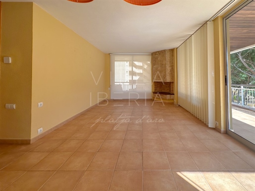 Bright And Spacious Apartment Just 50 M From The Beach