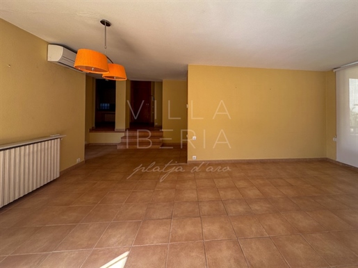 Bright And Spacious Apartment Just 50 M From The Beach