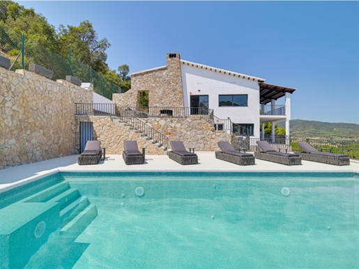 Exclusive Luxury Property With Spectacular Views