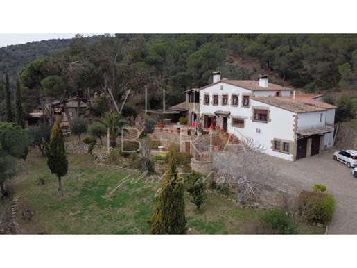 Impressive Country House With Pool, Only A Short Distance From The Sea