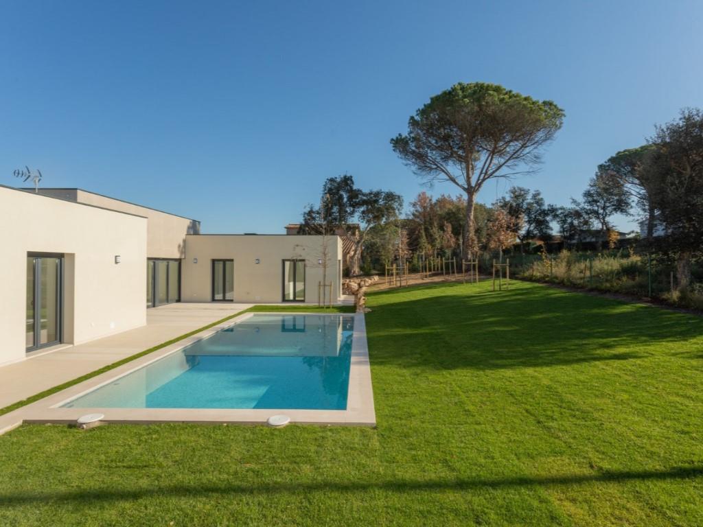 High-End New-Build Villa With Garden, Pool And Sustainable Systems