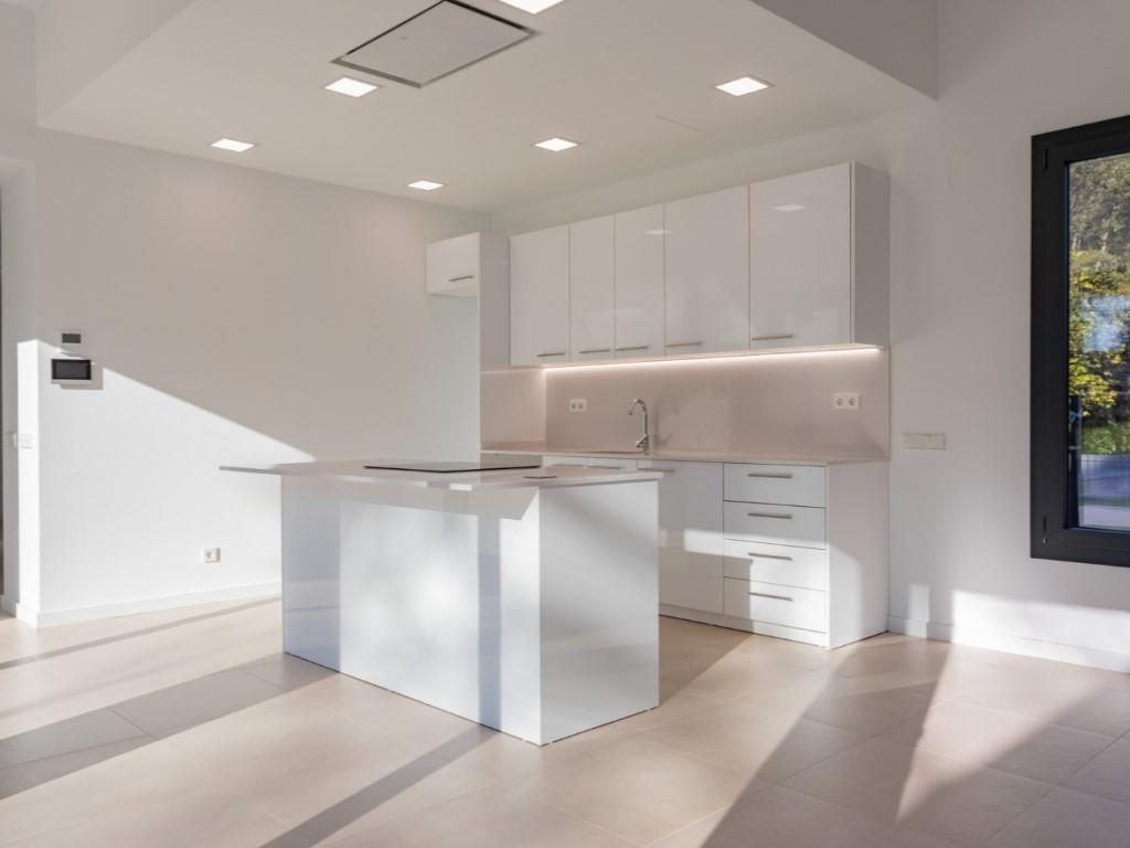 High-End New-Build Villa With Garden, Pool And Sustainable Systems
