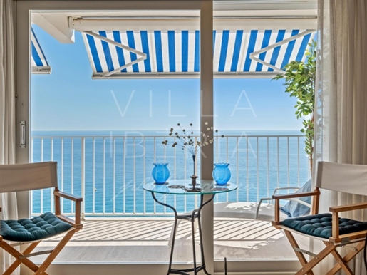 Vistas Al Mar Espectaculares: Apartamento Completamente Renovado En Primera Línea