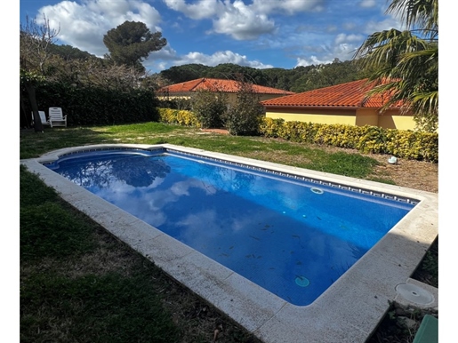 Zonnige Villa Met Zwembad