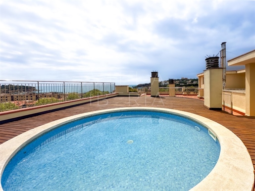 Ruim appartement in het centrum van S'Agaró met zwembaden en parkeergelegenheid
