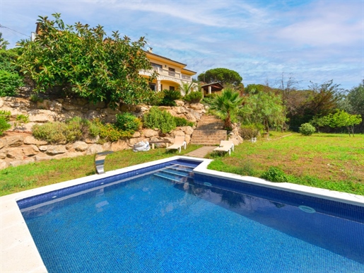 Fantastic Villa With Beautiful Views Of The Sea And The Village Of Calonge