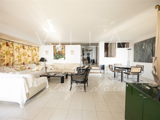 Fabulous 180 m2 Apartment Directly On The Beach