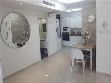 Bargain!!! excellent for investment, 3 rooms apartment, in Jerusalem 