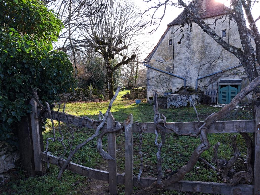 Charmantes Bauernhaus aus Stein mit angeschlossener Scheune auf einem Grundstück von 5035 m²