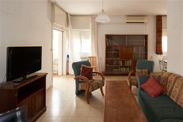 Rummelig, lys og hyggelig 4-værelses lejlighed. 116 Kvm, i Talbiyeh
