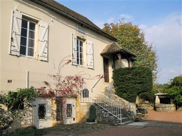 Casa del personaggio in Borgogna