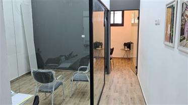 Nuova stanza in uno studio legale, in affitto, a Emek Refa'im 43