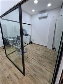 Nieuwe kamer in een advocatenkantoor, te huur, in Emek Refa'im 43