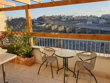 Ruim, licht en rustig appartement, 92M², in Jeruzalem