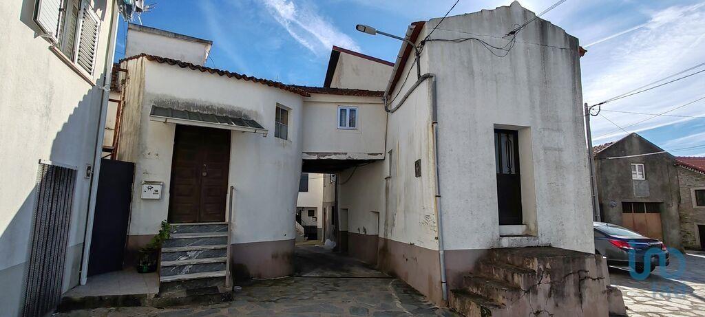 Village house with 3 Rooms in Portela do Fojo-Machio with 117,00 m²