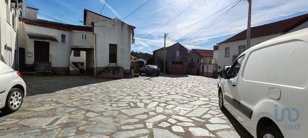 Village house with 3 Rooms in Portela do Fojo-Machio with 117,00 m²