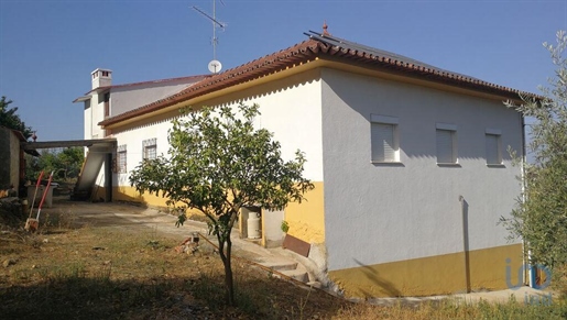 Home / Villa with 4 Rooms in Castelo Branco with 170,00 m²