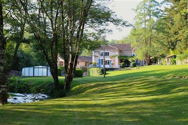 Rare property in an exceptional natural environment in Dordogne, France
