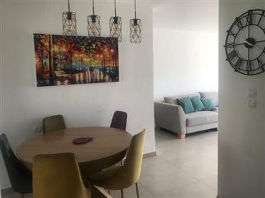 Apartamento renovado de 4 habitaciones, 115M², en Jerusalén