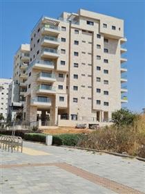 Neue Wohnung von einem Auftragnehmer, High-End gebaut, 142sqm, in Hadera