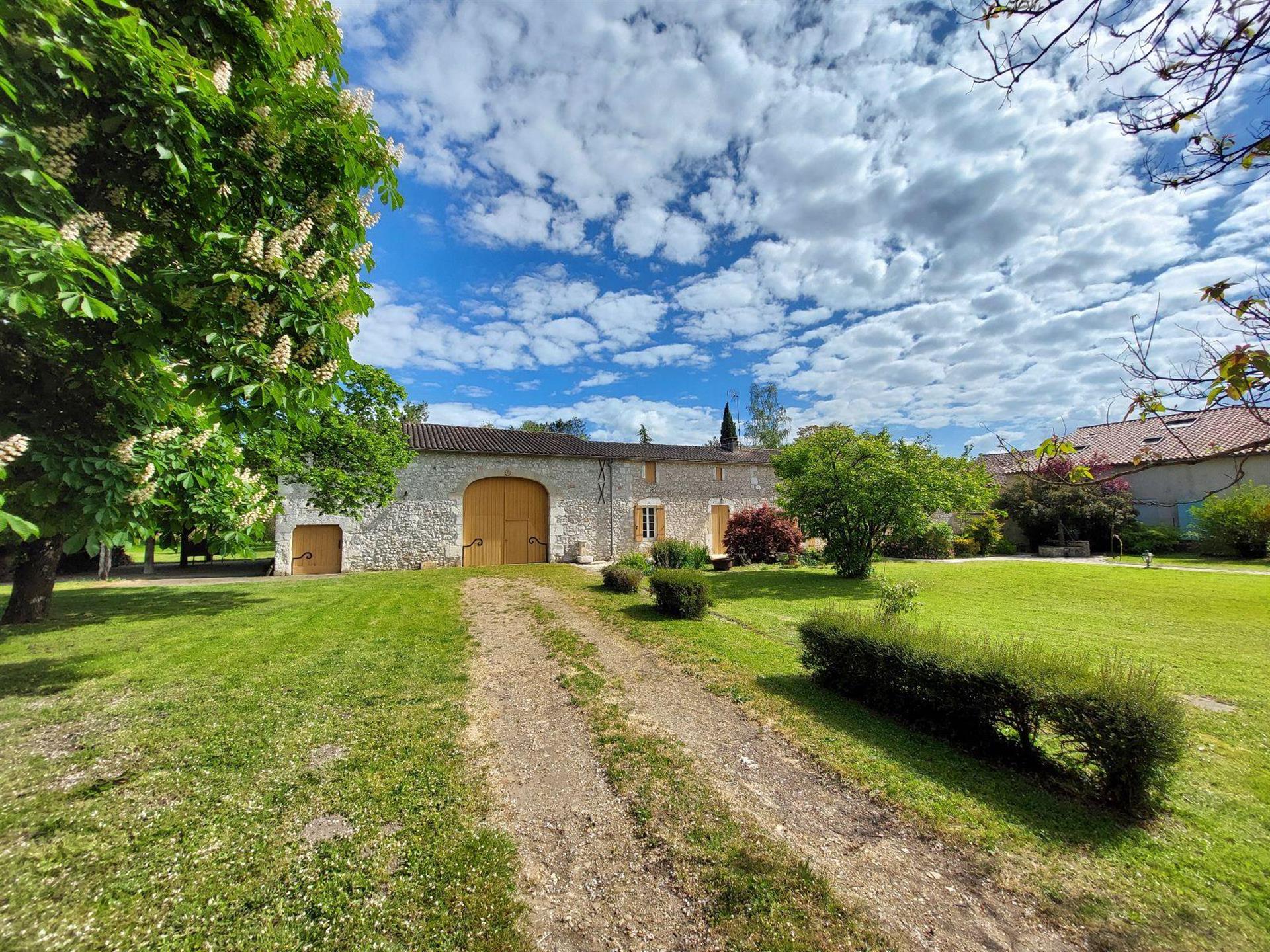 Maison En Pierre SaintAntoineDeBreuilh
