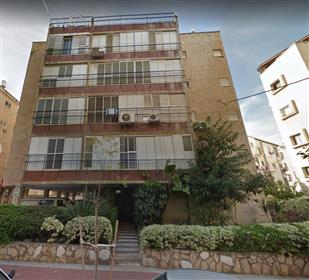 Rimelig,107Sqm leilighet med 107Sqm privat tak, i Rishon Lezion