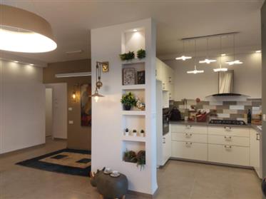 شقة تم تجديدها بالكامل كشقة جديدة، في بيت هاكيرم، القدس