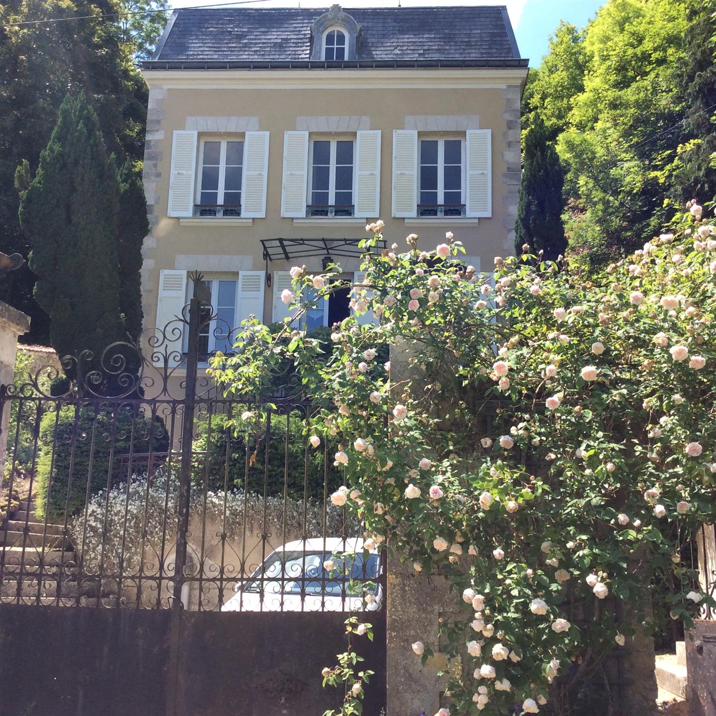 Charming house overlooking canal