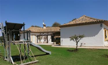  Villa with swimming pool, stable and warehouse