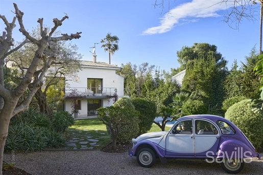 Villa moderne dans un domaine privé