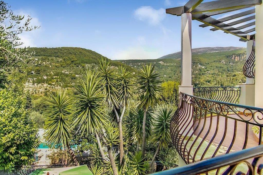 Arhitektonska vila Hispano Moorish stil, bazen i uređeni vrt, panoramski pogled 