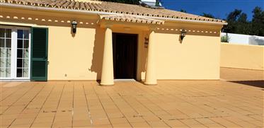 Portugal - Algarve - Faro - Verkoop van een aangelegd pand met een typisch Algarviaans huis op 