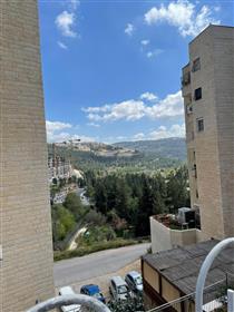 Chilipir, apartament renovat în Kiryat HaYovel