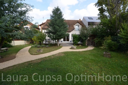 Maison 254 M² Habitables - 408 M² Au Sol - Quartier Du Lac - 6 Chambres - Terrain 952 M² - Piscine -