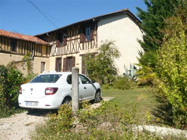 Къща на село в Пънтус, Hautes Пиренеи.