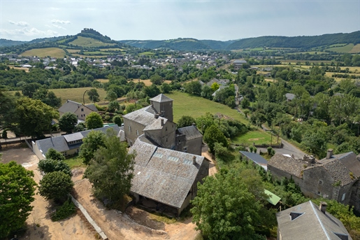 16th century manor house, partially renovated, ideal rental or tourist investment