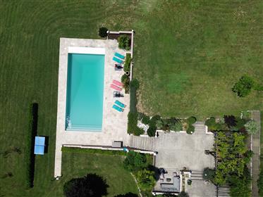Magnífica propiedad con piscina y casa de invitados 