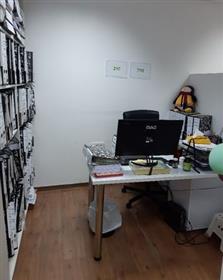 Vybavená kancelář k pronájmu/prodeji, High-End renovovaná, v Modi'in