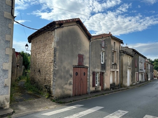 Set von zwei Dorfhäusern zum Restaurieren, Innenhof, Garage, mehrere Möglichkeiten