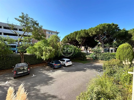 Port Fréjus - T1 33 m² - terrace 10 m² and secure parking