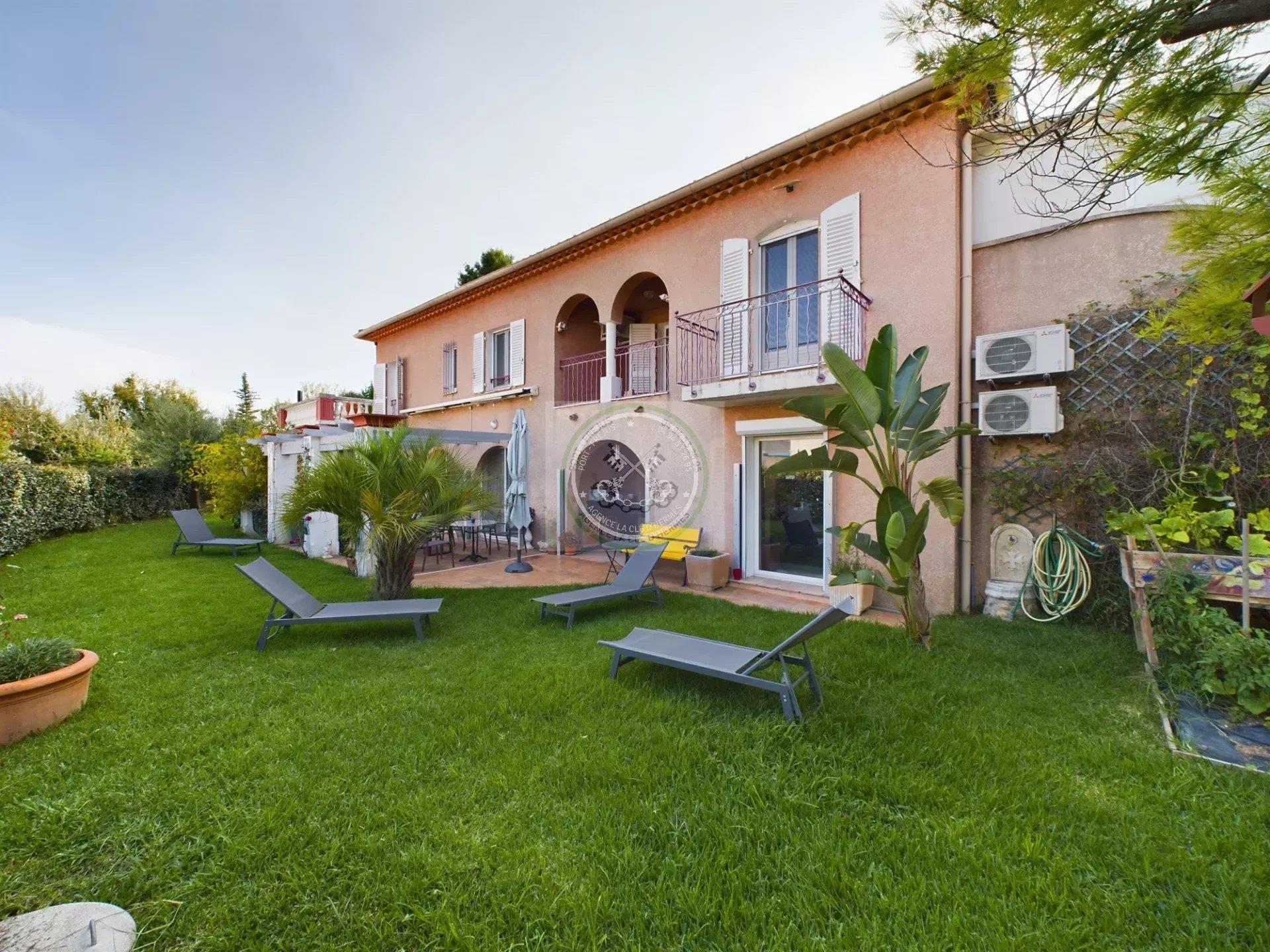 Magnificent 5 Bedroom T7 Villa In Exceptional Seaside Domain Surrounded By A Lake, Swimming Pool And