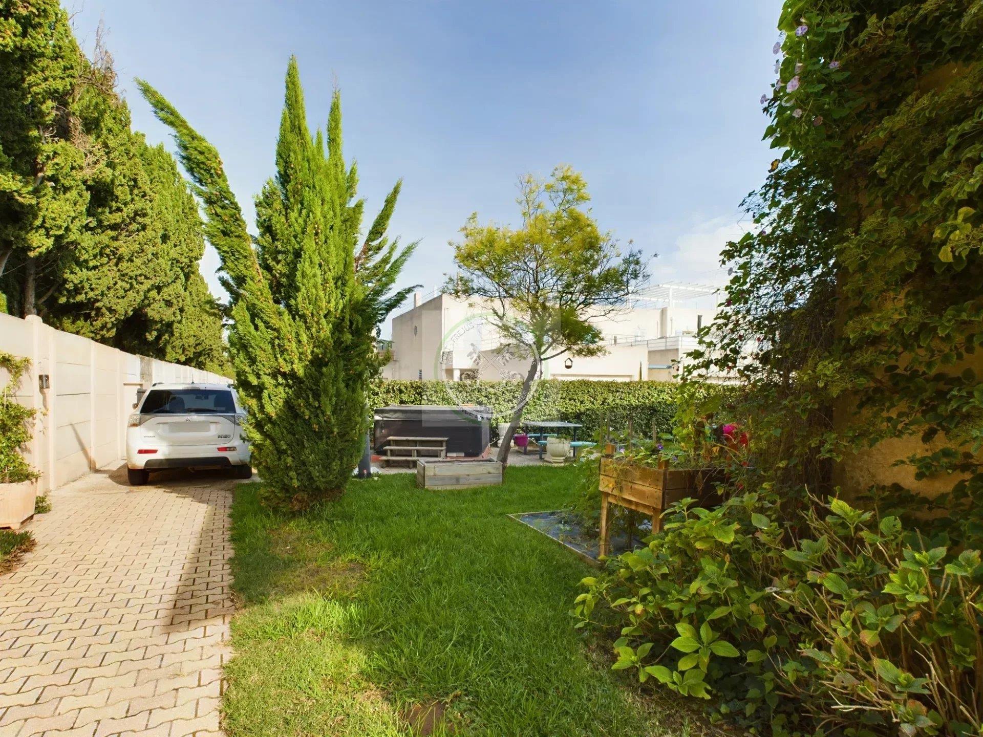 Magnificent 5 Bedroom T7 Villa In Exceptional Seaside Domain Surrounded By A Lake, Swimming Pool And