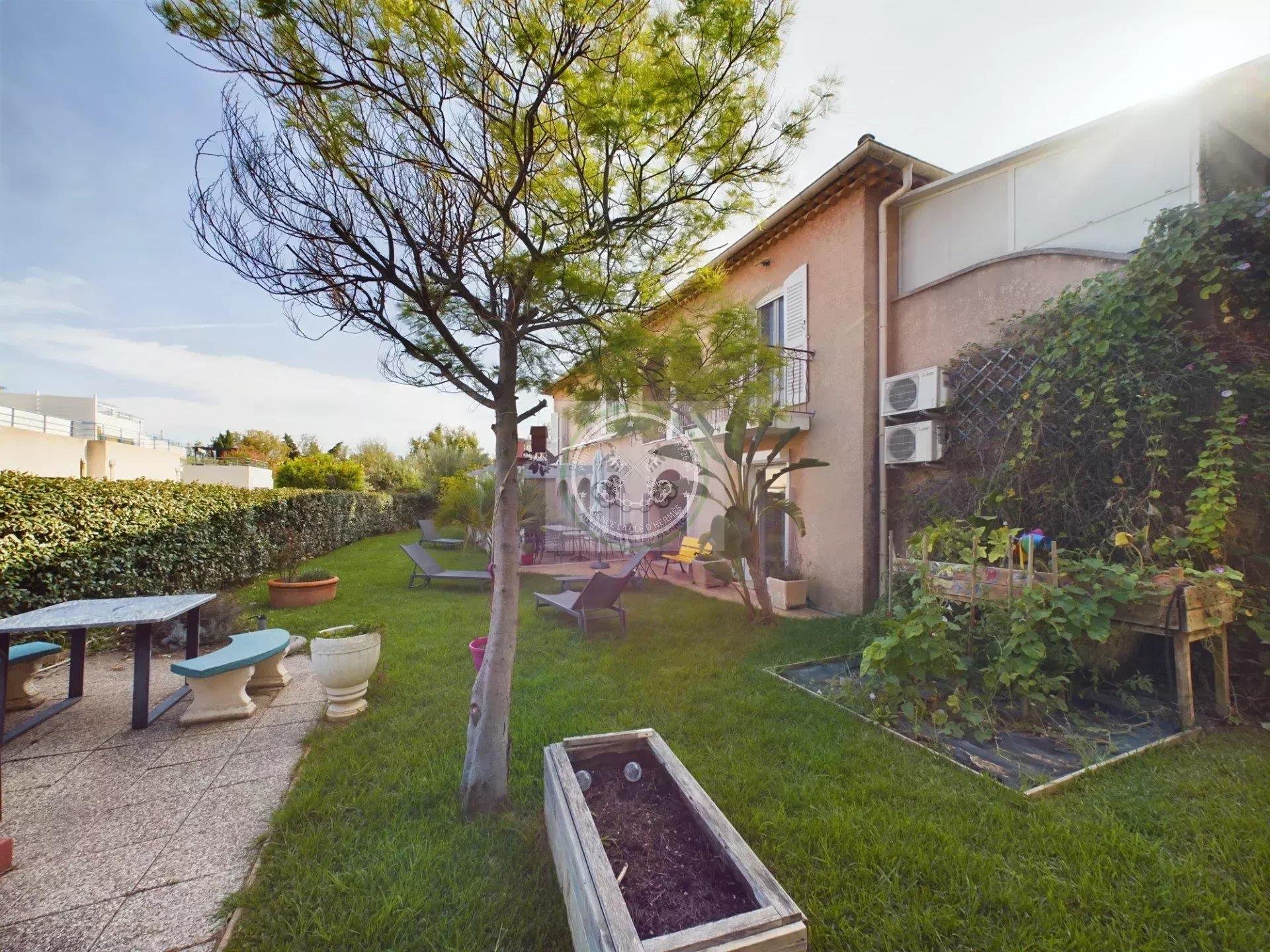Magnificent 5 Bedroom T7 Villa In Exceptional Seaside Domain Surrounded By A Lake, Swimming Pool And